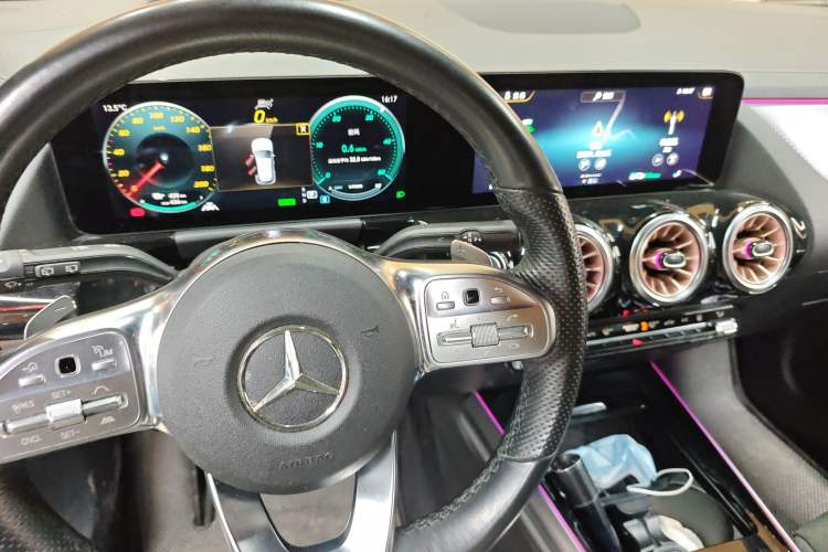 Used Mercedes-Benz EQA 2022 EQA 300 4MATIC Launch Edition Gear Lever