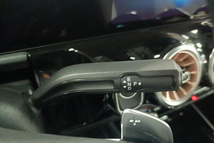 Used Mercedes-Benz EQA 2022 EQA 300 4MATIC Launch Edition Gear Lever