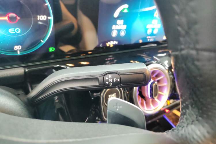Used Mercedes-Benz EQA 2022 EQA 300 4MATIC Launch Edition Gear Lever