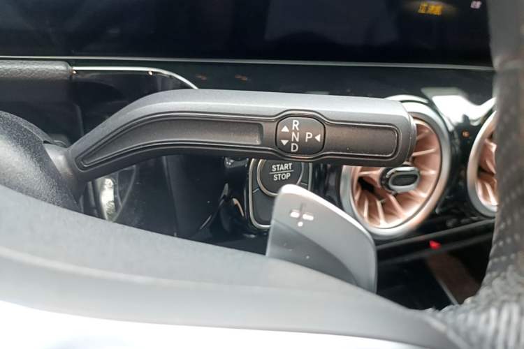 Used Mercedes-Benz EQA 2022 EQA 300 4MATIC Launch Edition Gear Lever