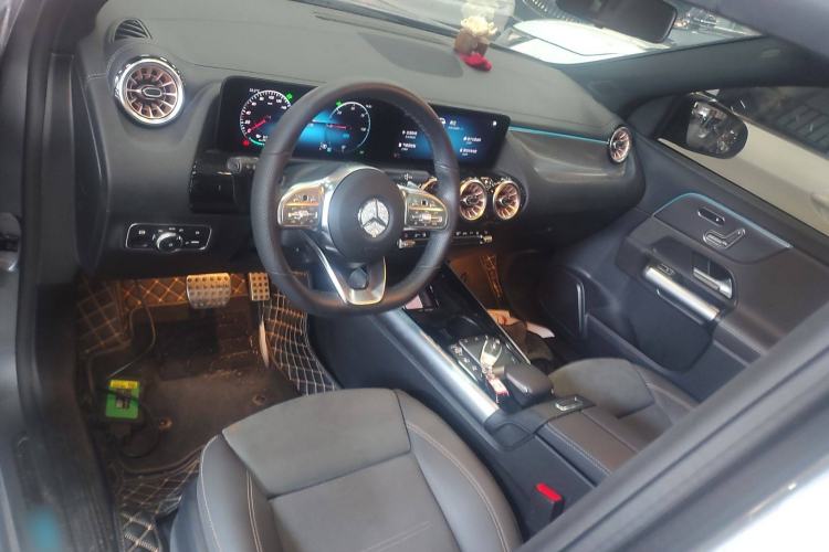 Used Mercedes-Benz EQA 2022 EQA 300 4MATIC Launch Edition Interior 2