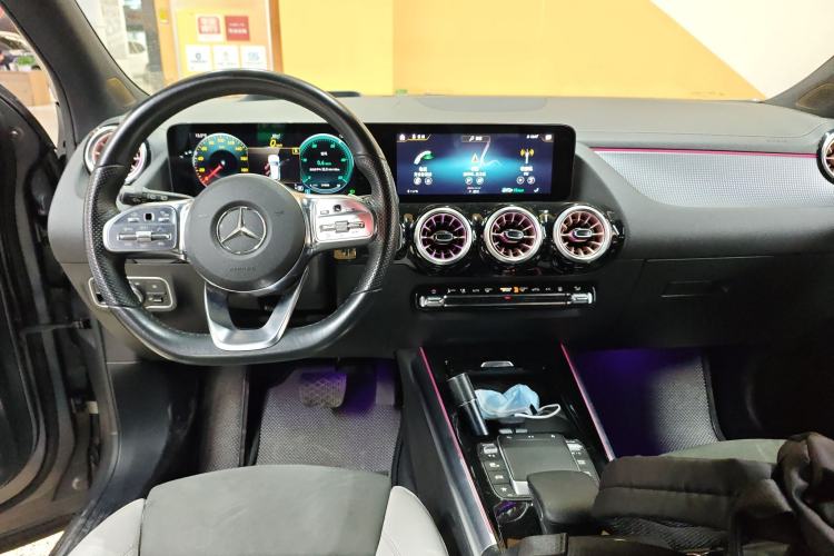 Used Mercedes-Benz EQA 2022 EQA 300 4MATIC Launch Edition Interior 2
