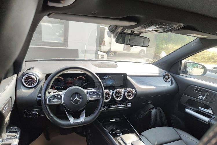 Used Mercedes-Benz EQA 2022 EQA 300 4MATIC Launch Edition Interior 2