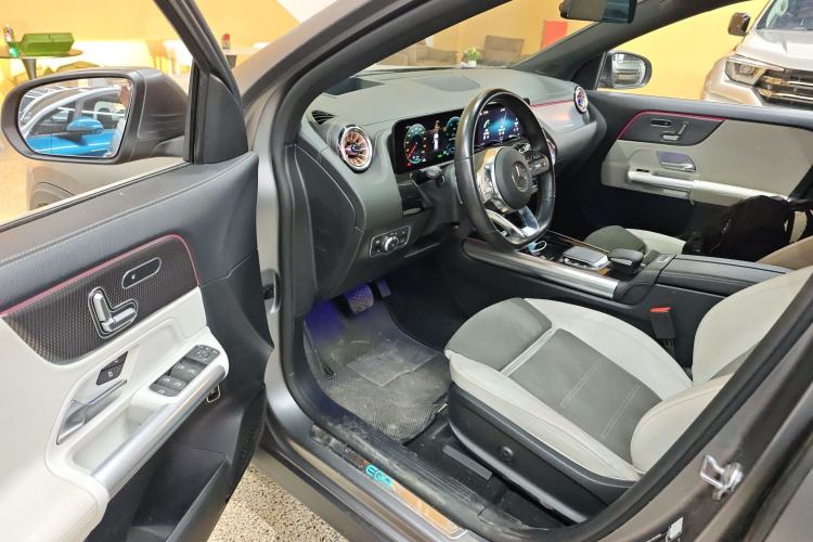 Used Mercedes-Benz EQA 2022 EQA 300 4MATIC Launch Edition Interior 3