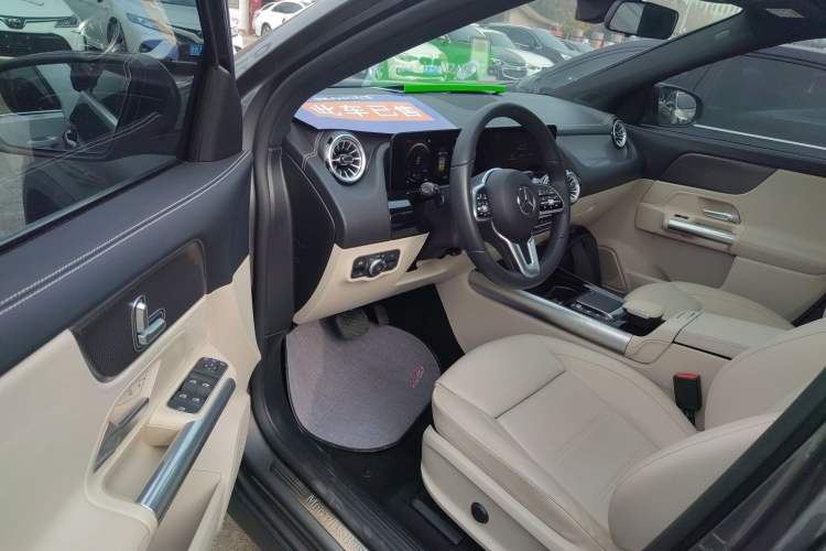 Used Mercedes-Benz EQA 2022 EQA 260 Interior 3