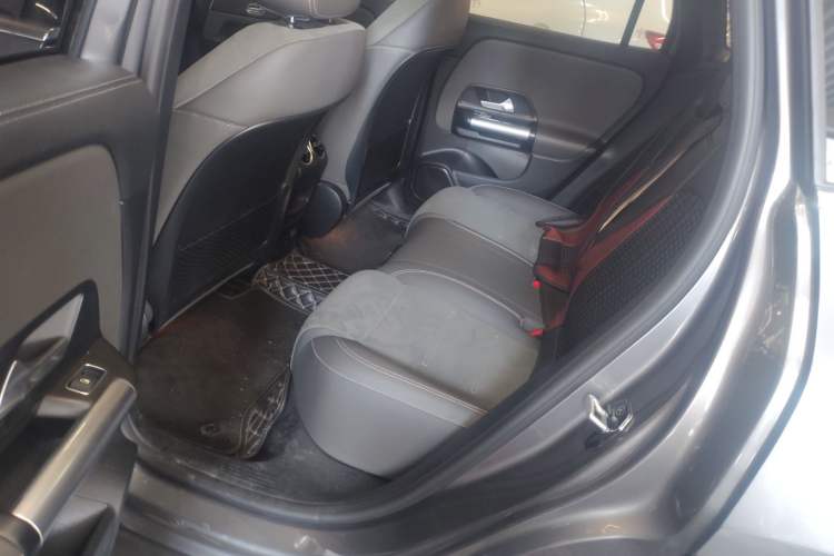 Used Mercedes-Benz EQA 2022 EQA 300 4MATIC Launch Edition Interior 4
