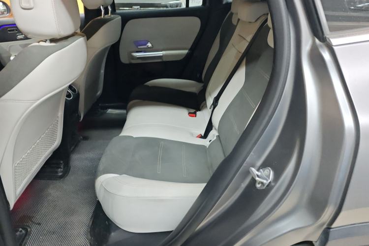 Used Mercedes-Benz EQA 2022 EQA 300 4MATIC Launch Edition Interior 4