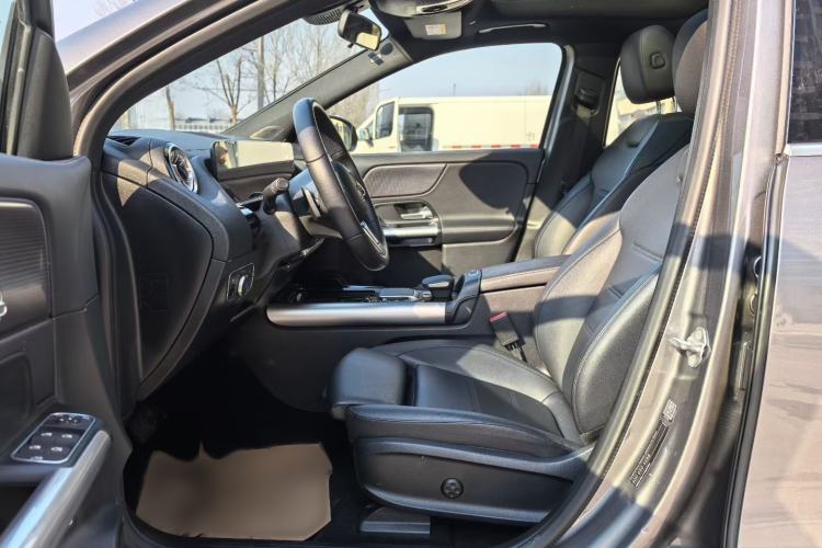 Used Mercedes-Benz EQA 2022 EQA 260 Interior 4