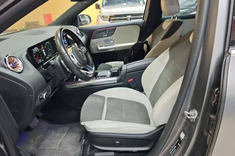 Used Mercedes-Benz EQA 2022 EQA 300 4MATIC Launch Edition Left Front Seat