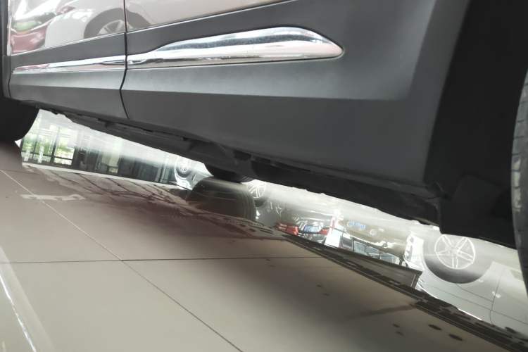 Used Mercedes-Benz EQA 2022 EQA 300 4MATIC Launch Edition Left Side Sill