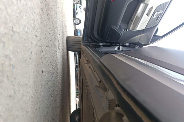 Used Mercedes-Benz EQA 2022 EQA 300 4MATIC Launch Edition Left Side Sill