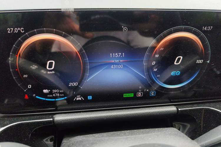 Used Mercedes-Benz EQA 2022 EQA 260 Odometer Close Up