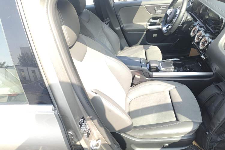 Used Mercedes-Benz EQA 2022 EQA 300 4MATIC Launch Edition Right Front Seat
