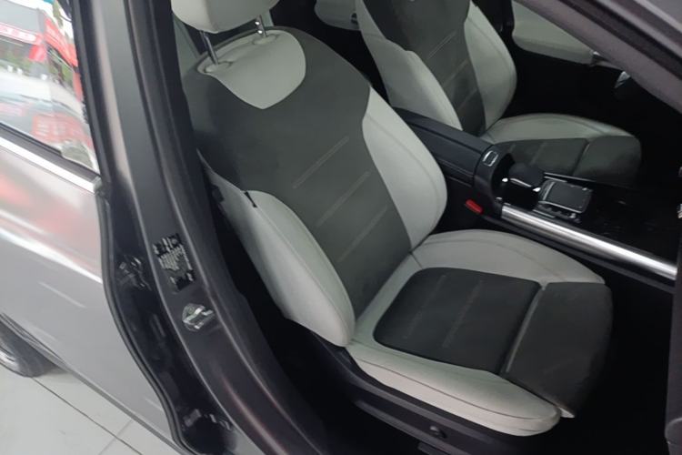 Used Mercedes-Benz EQA 2022 EQA 300 4MATIC Launch Edition Right Front Seat