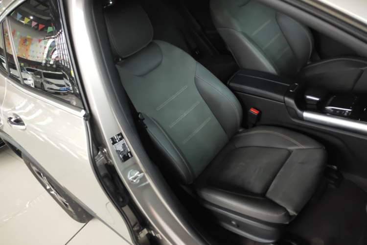 Used Mercedes-Benz EQA 2022 EQA 300 4MATIC Launch Edition Right Front Seat