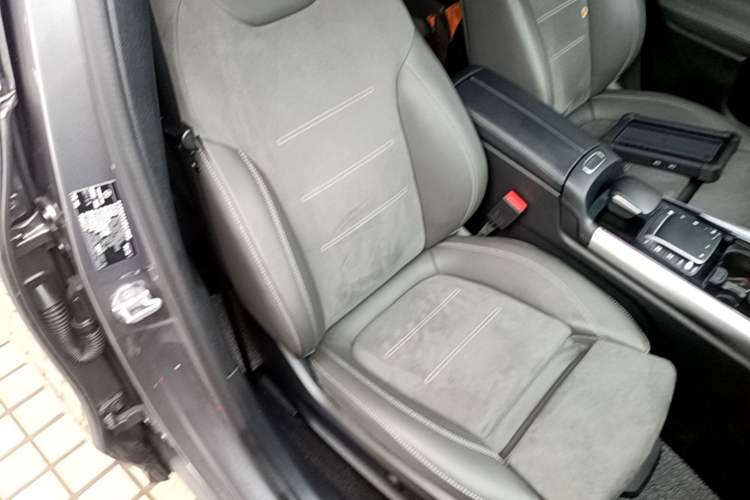 Used Mercedes-Benz EQA 2022 EQA 300 4MATIC Launch Edition Right Front Seat