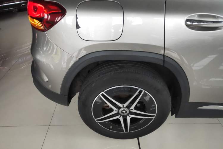 Used Mercedes-Benz EQA 2022 EQA 300 4MATIC Launch Edition Right Rear Wheel Hub