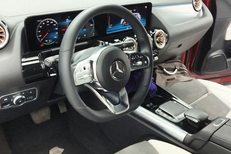 Used Mercedes-Benz EQA 2022 EQA 300 4MATIC Launch Edition Center Console
