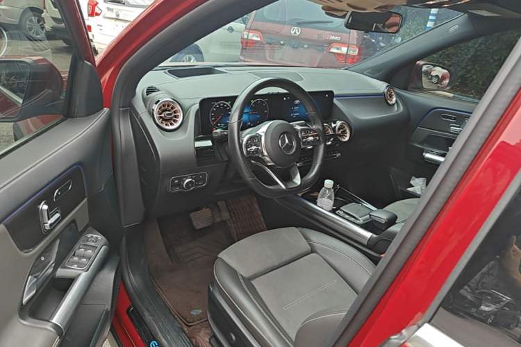 Used Mercedes-Benz EQA 2022 EQA 300 4MATIC Launch Edition Driver Seat