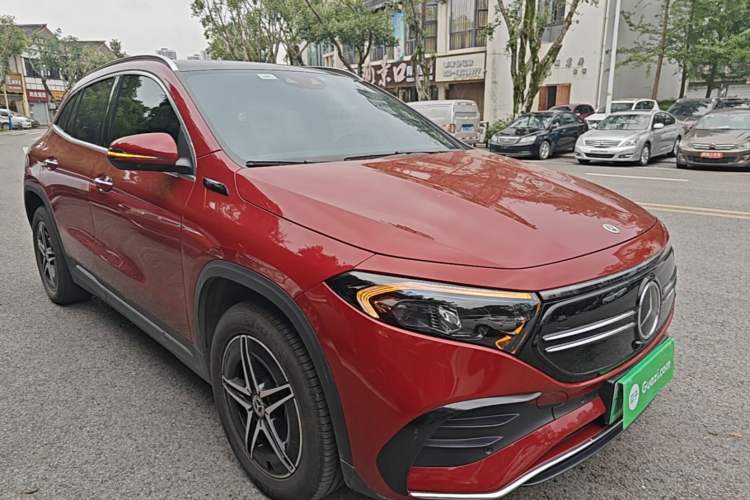 Used Mercedes-Benz EQA 2022 EQA 300 4MATIC Launch Edition Front Right 45 Deg