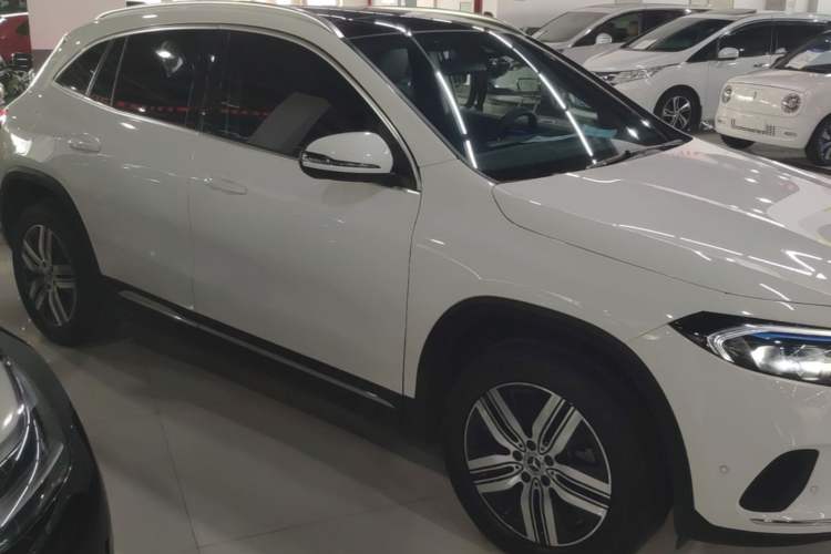 Used Mercedes-Benz EQA 2022 EQA 260 Front Right 45 Deg