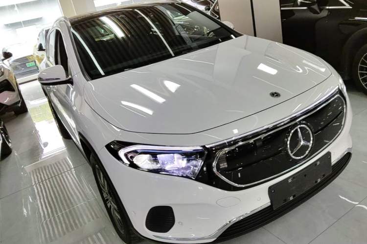 Used Mercedes-Benz EQA 2022 EQA 260 Front Right 45 Deg