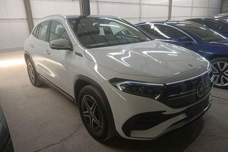 Used Mercedes-Benz EQA 2022 EQA 300 4MATIC Launch Edition Front Right 45 Deg