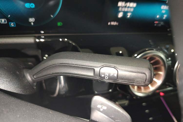 Used Mercedes-Benz EQA 2022 EQA 300 4MATIC Launch Edition Gear Lever