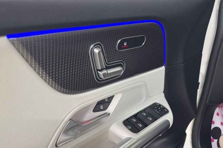 Used Mercedes-Benz EQA 2022 EQA 300 4MATIC Launch Edition Interior 2