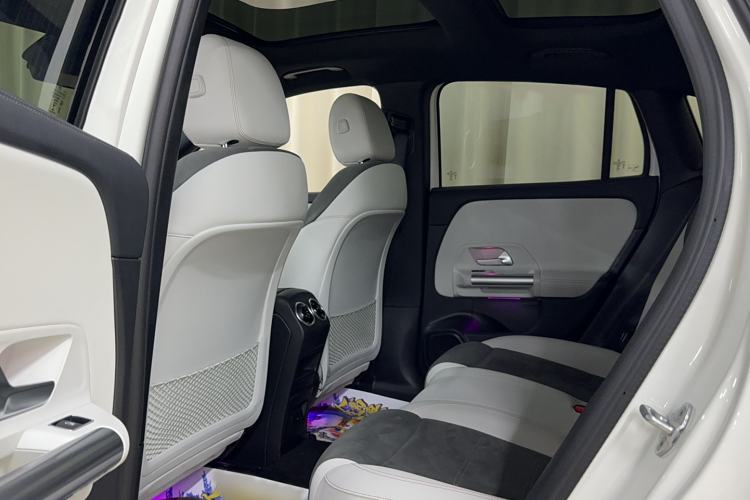Used Mercedes-Benz EQA 2022 EQA 300 4MATIC Launch Edition Interior 3