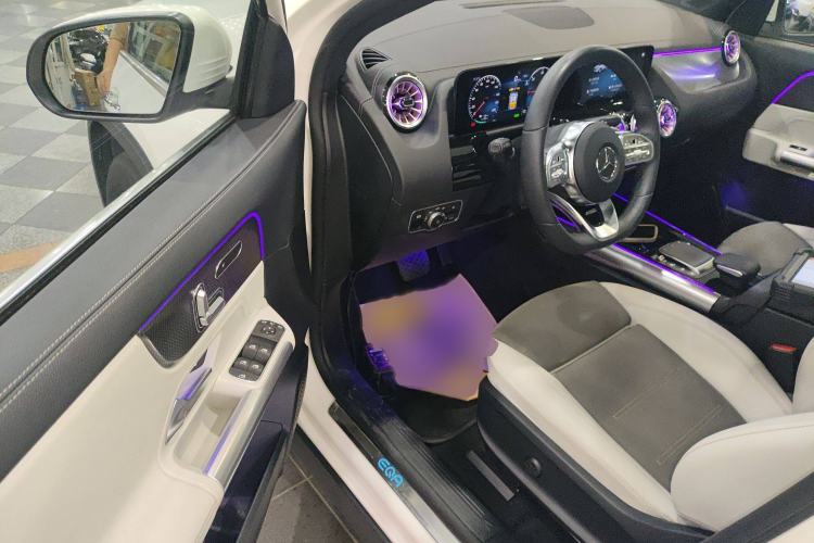 Used Mercedes-Benz EQA 2022 EQA 300 4MATIC Launch Edition Interior 3