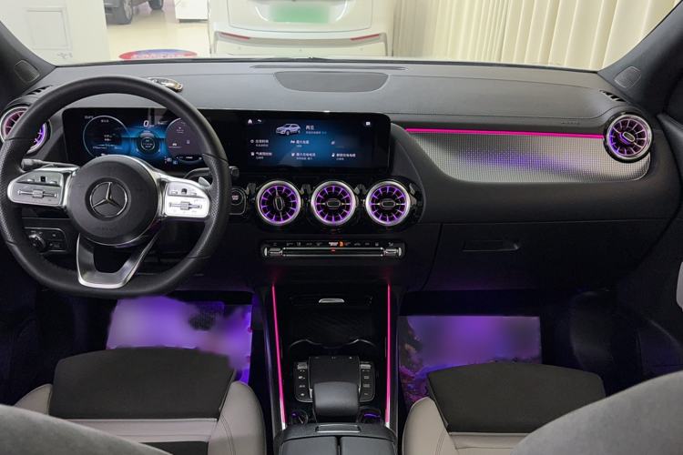 Used Mercedes-Benz EQA 2022 EQA 300 4MATIC Launch Edition Interior 4