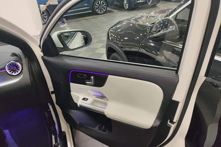 Used Mercedes-Benz EQA 2022 EQA 300 4MATIC Launch Edition Interior 5