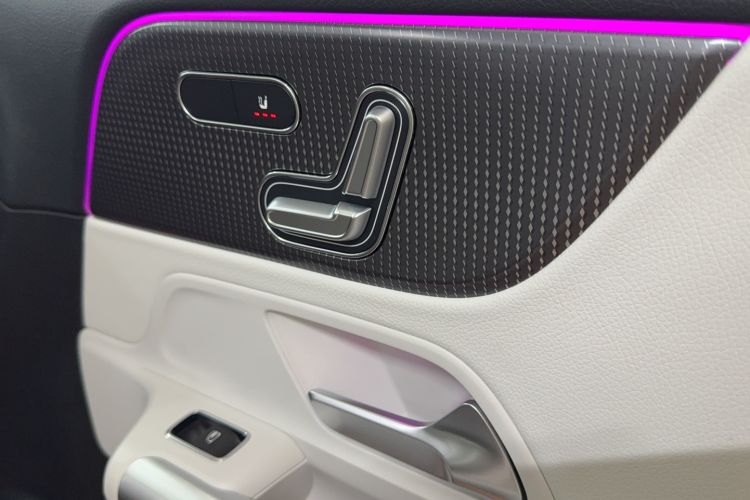 Used Mercedes-Benz EQA 2022 EQA 300 4MATIC Launch Edition Interior 7