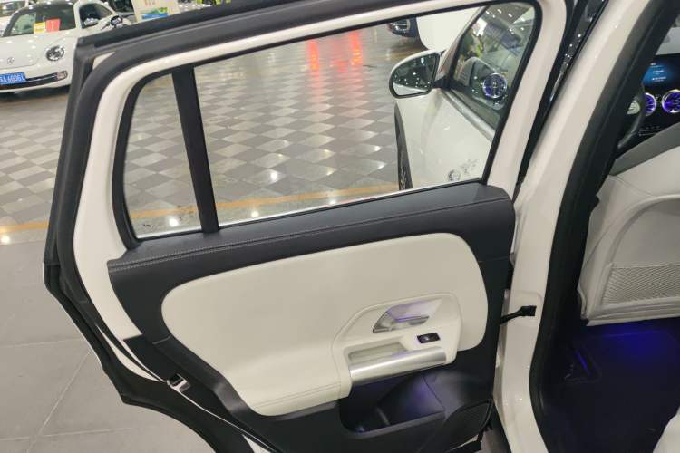 Used Mercedes-Benz EQA 2022 EQA 300 4MATIC Launch Edition Interior 8