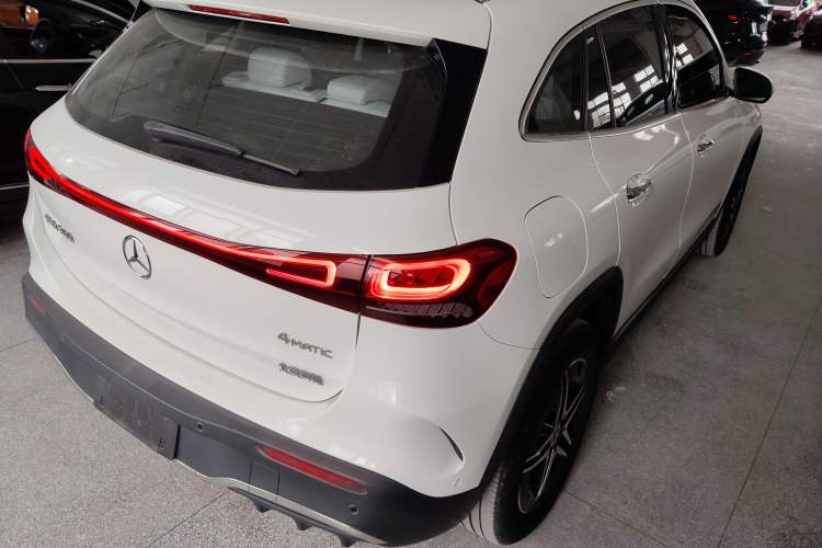 Used Mercedes-Benz EQA 2022 EQA 300 4MATIC Launch Edition Rear Right 45 Deg