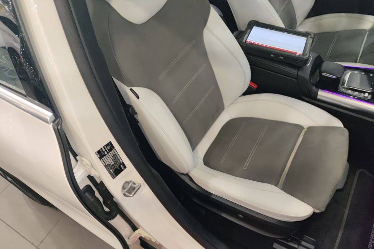 Used Mercedes-Benz EQA 2022 EQA 300 4MATIC Launch Edition Right Front Seat