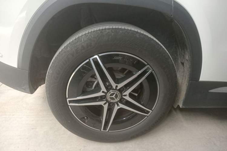 Used Mercedes-Benz EQA 2022 EQA 300 4MATIC Launch Edition Right Rear Wheel Hub