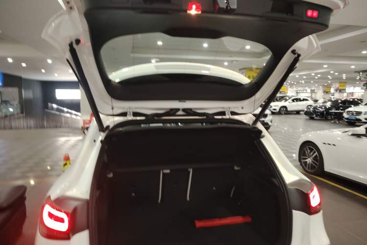 Used Mercedes-Benz EQA 2022 EQA 300 4MATIC Launch Edition Trunk