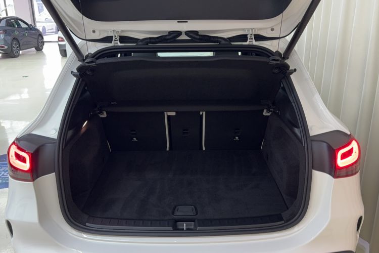 Used Mercedes-Benz EQA 2022 EQA 300 4MATIC Launch Edition Trunk