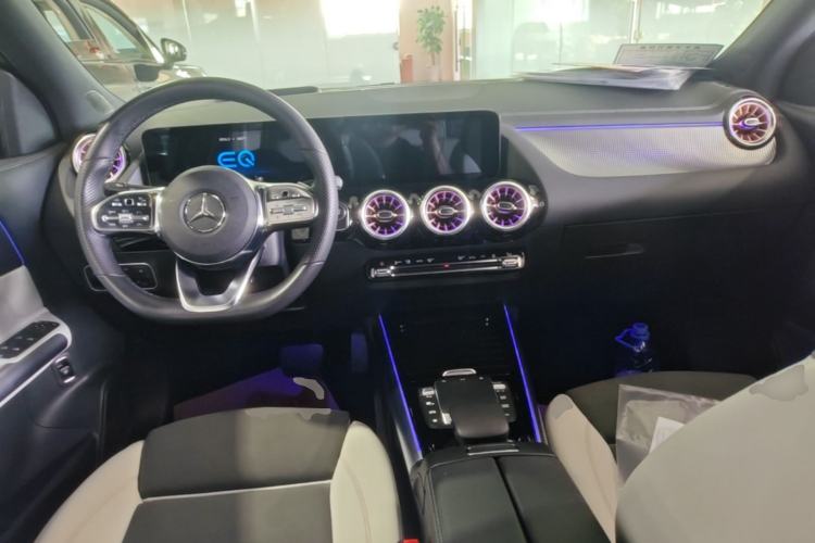 Used Mercedes-Benz EQA 2022 EQA 300 4MATIC Launch Edition Center Console