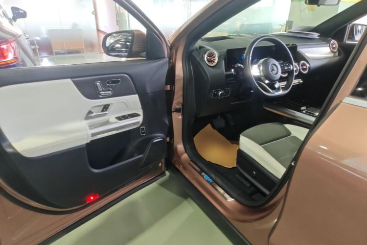 Used Mercedes-Benz EQA 2022 EQA 300 4MATIC Launch Edition Driver Seat