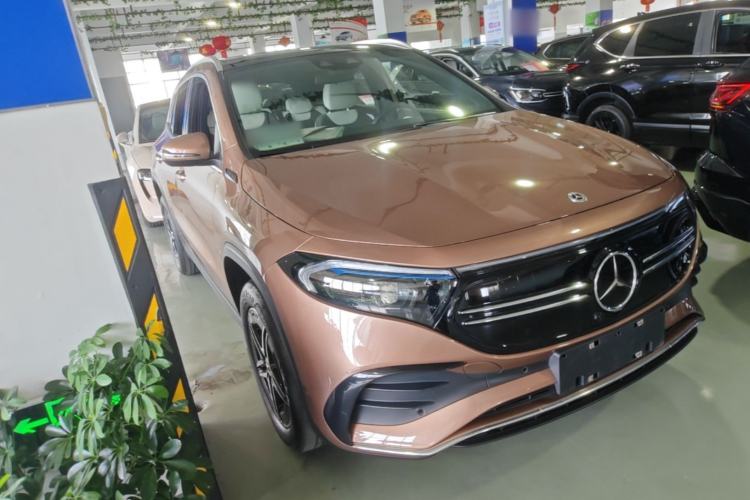 Used Mercedes-Benz EQA 2022 EQA 300 4MATIC Launch Edition Front Right 45 Deg