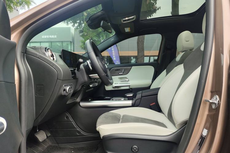 Used Mercedes-Benz EQA 2022 EQA 300 4MATIC Launch Edition Interior 4