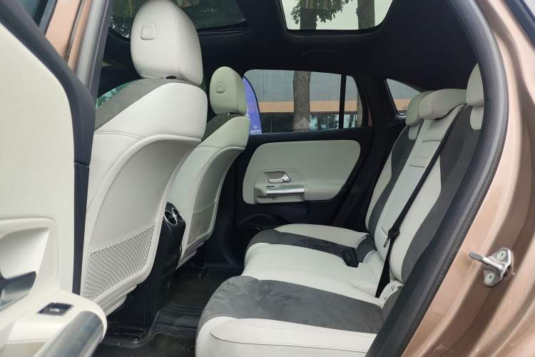 Used Mercedes-Benz EQA 2022 EQA 300 4MATIC Launch Edition Interior 5