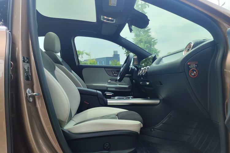 Used Mercedes-Benz EQA 2022 EQA 300 4MATIC Launch Edition Interior 6