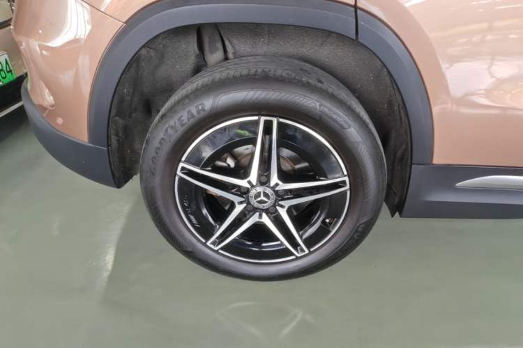 Used Mercedes-Benz EQA 2022 EQA 300 4MATIC Launch Edition Right Rear Wheel Hub