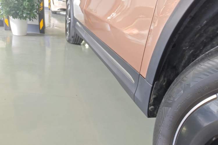 Used Mercedes-Benz EQA 2022 EQA 300 4MATIC Launch Edition Right Side Sill