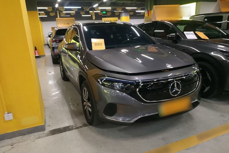 Used Mercedes-Benz EQA 2023-Year Restyled EQA 260 Front Right 45 Deg