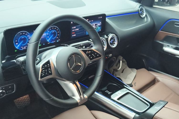 Used Mercedes-Benz EQA 2023-Year Restyled EQA 260 Center Console